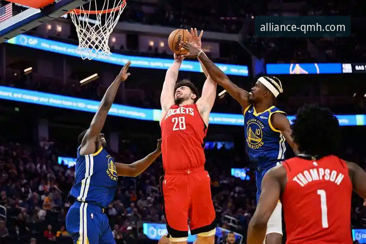 一场加时鏖战的深度解析：从勇士险胜火箭看球盟会体育的观赛体验