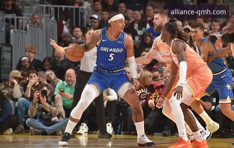 球星对决与平台选择：米切尔42分力压班凯罗，解析骑士魔术之战与观赛体验